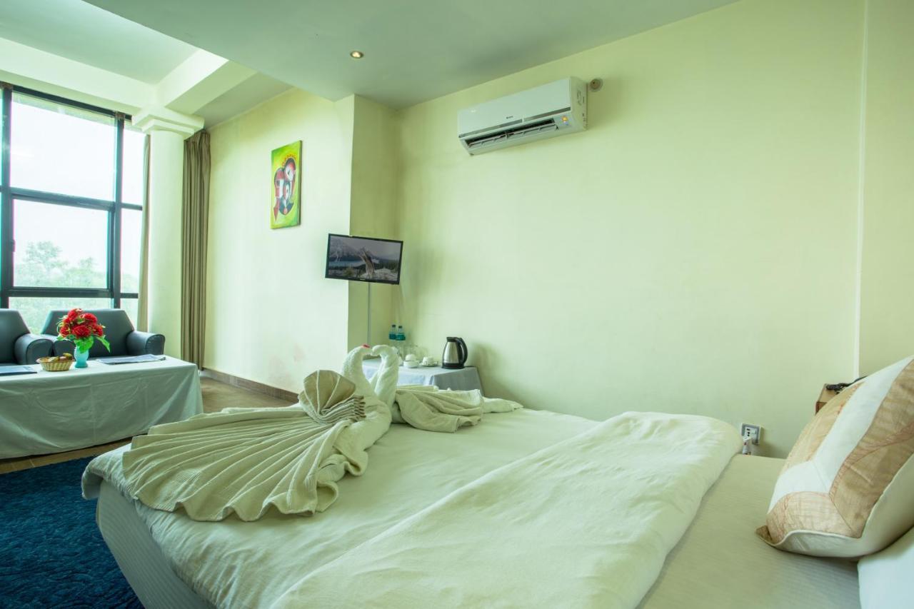 Siddhartha Hotel, Tikapur Zewnętrze zdjęcie