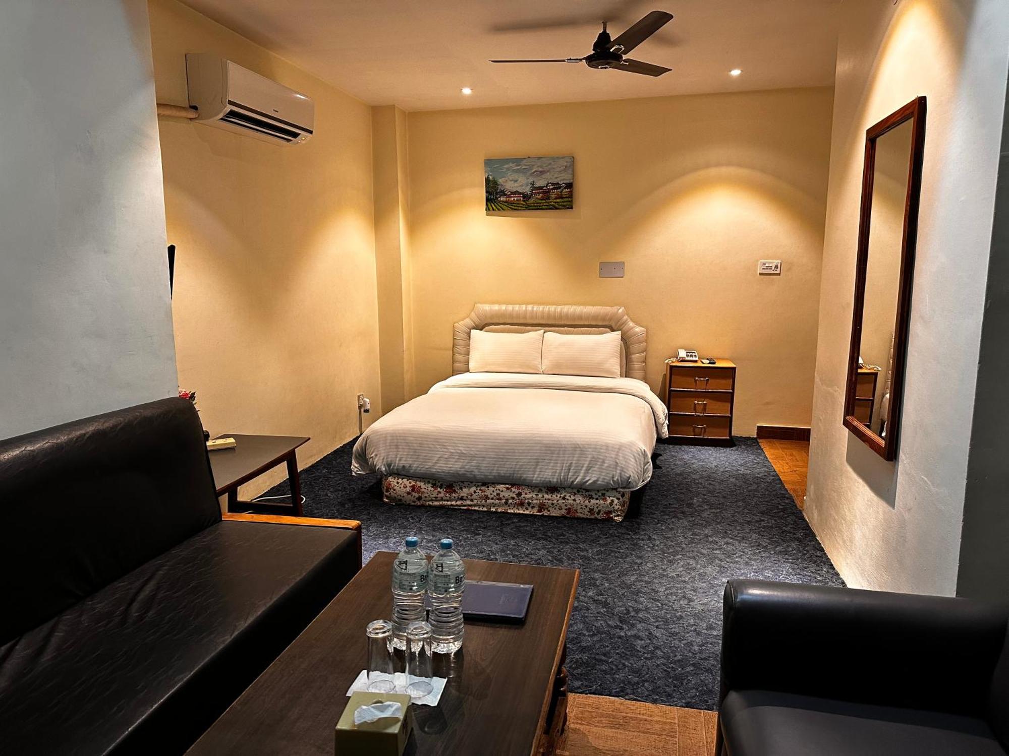 Siddhartha Hotel, Tikapur Zewnętrze zdjęcie